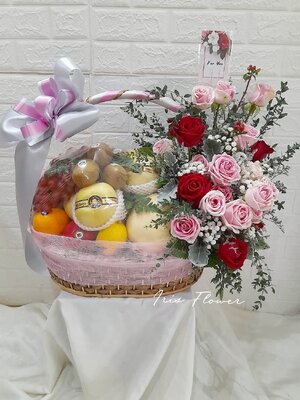 กระเช้าผลไม้ดอกไม้