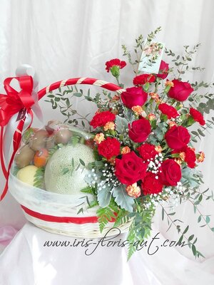 กระเช้าผลไม้ดอกไม้