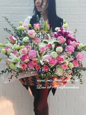 กระเช้าดอกไม้สด