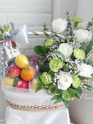 กระเช้าผลไม้ดอกไม้