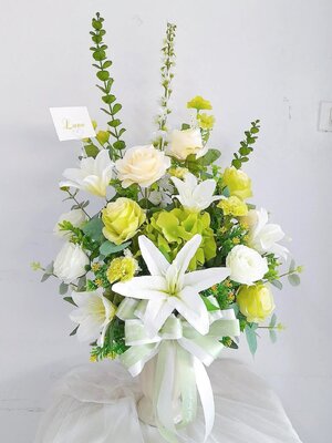 แจกันดอกไม้ประดิษฐ์(มีสินค้าพร้อมจำหน่ายค่ะ)