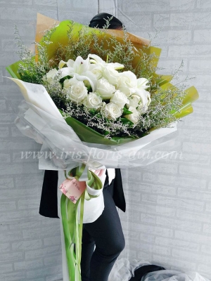 ช่อดอกกุหลาบขาวและดอกลิลลี่