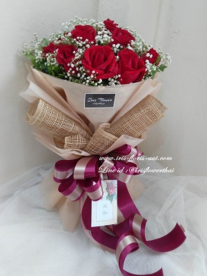 ช่อดอกกุหลาบสีแดง 12 ดอก