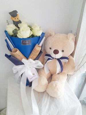 ตุ๊กตาหมี 60 cm.พร้อมช่อดอกกุหลาบ 7 ดอก