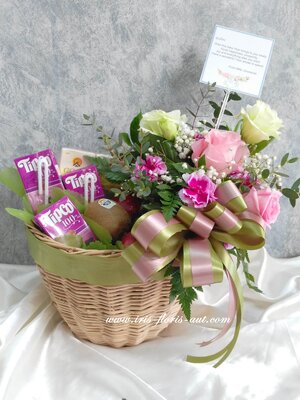 กระเช้าผลไม้ดอกไม้