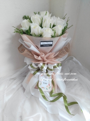 ช่อดอกกุหลาบสีขาว