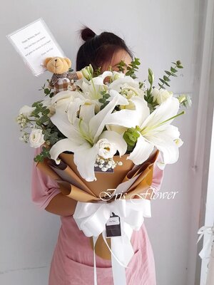 ช่อดอกกุหลาบขาว ลิลลี่