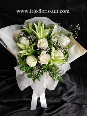 ช่อดอกกุหลาบขาว ลิลลี่