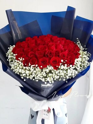 ช่อดอกกุหลาบสีแดง 40 ดอก