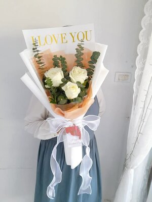 ช่อดอกกุหลาบ I LOVE YOU สีขาว