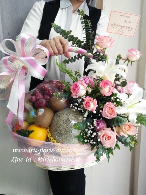 กระเช้าผลไม้ดอกไม้