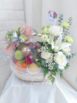 กระเช้าผลไม้ดอกไม้
