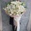ช่อดอกลิลลี่ กุหลาบและไรเซนทัสสีขาว