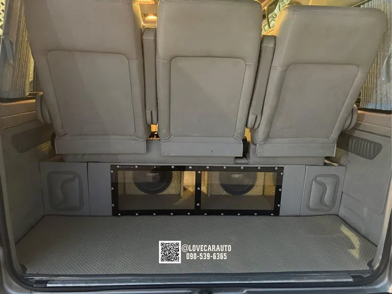 พรมรถตู้ Toyota Commuter 2014 Pvc กระดุมเล็กน้ำตาล ดัดแปลง