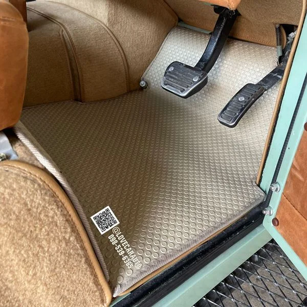 พรมรถคลาสสิค LAND ROVER กระดุมเล็กครีม