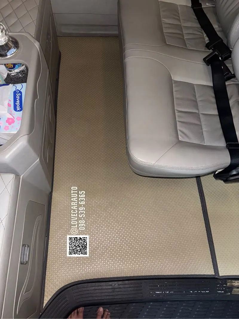 พรมรถตู้ Toyota Commuter 2014 Pvc กระดุมเล็กน้ำตาล ดัดแปลง