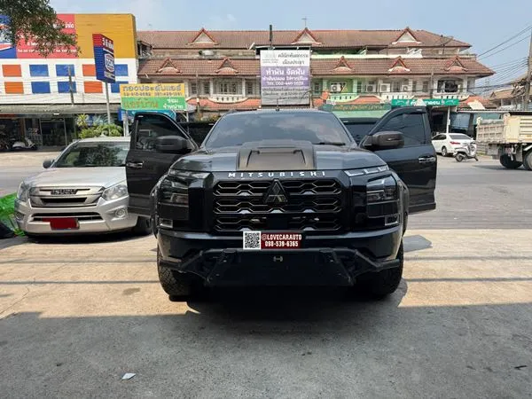 พรมปูพื้นรถยนต์ 6D Mitsubishi Triton 4ประตู 2025 พรมvvip สีดำด้ายแดง เต็มคัน