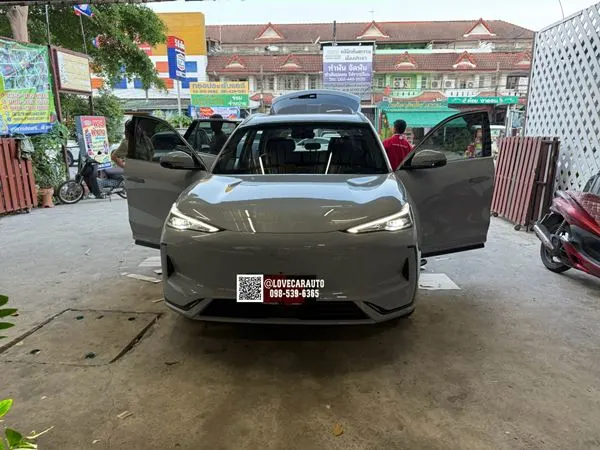 พรมปูพื้นรถยนต์ GEELY EX5 สีน้ำเงินด้ายทอง