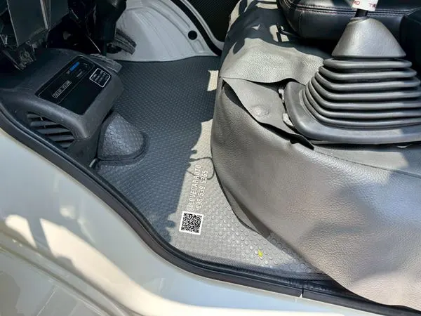 พรมปูพื้นรถยนต์ daihatsu midget II รถกะป็อ กระดุมเล็กสีเทา