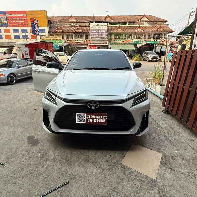 พรมปูพื้นรถยนต์ 6D Toyota Yaris Ativ 2023 พรมvvip สีดำด้ายดำ + ท้าย เต็มคัน