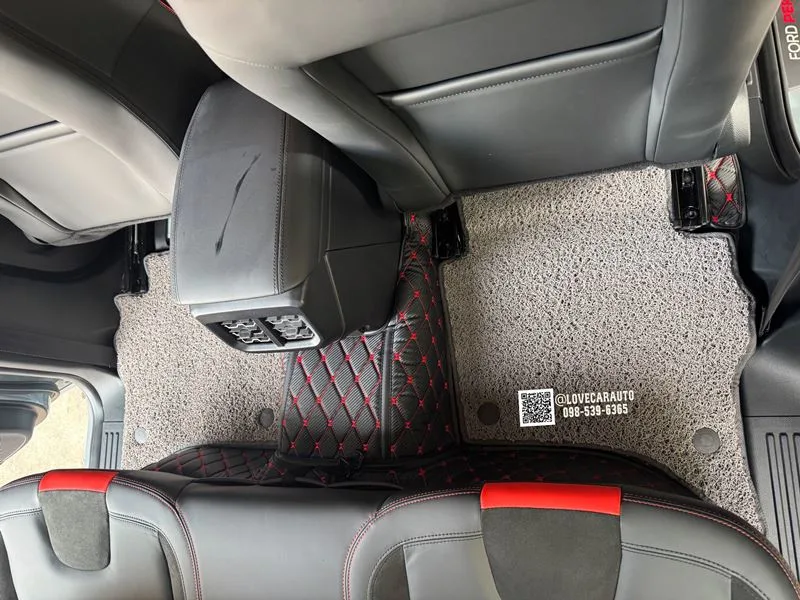 พรมปูพื้นรถยนต์ 7D Ford ranger raptor 2025 สีดำด้ายแดงแคปล่า +ไวนิลสีเทา