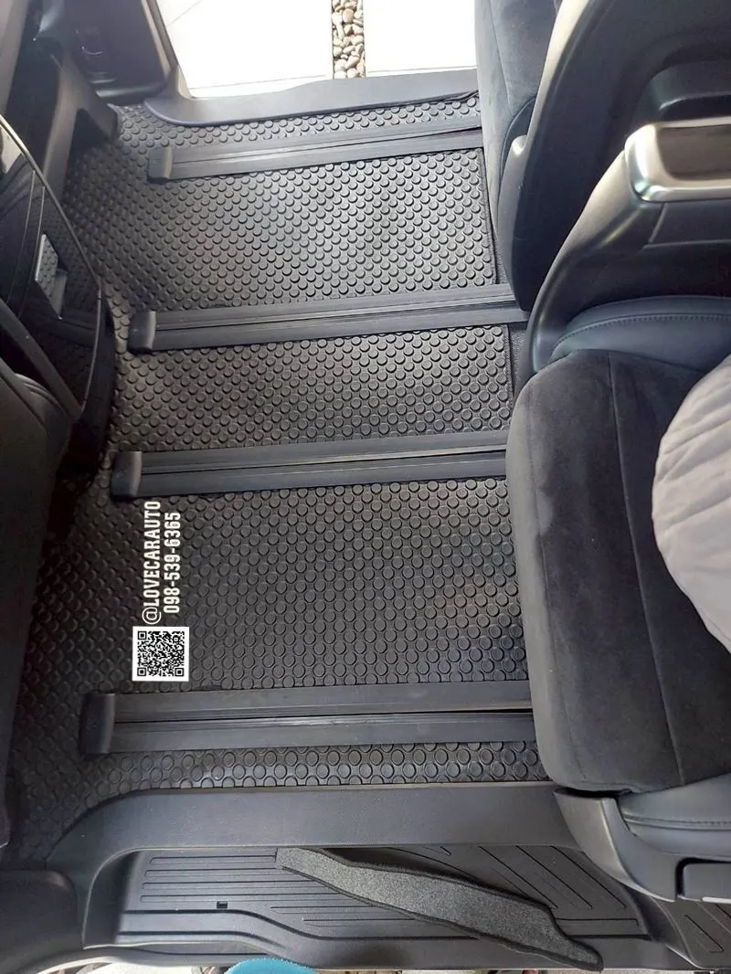พรมรถตู้ Toyota Alphard 2019 กระดุมสีดำ PVC