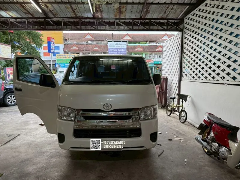 พรมรถยนต์ 6D Toyota Hiace VVIP ด้ายคู่ สีดำด้ายแดง