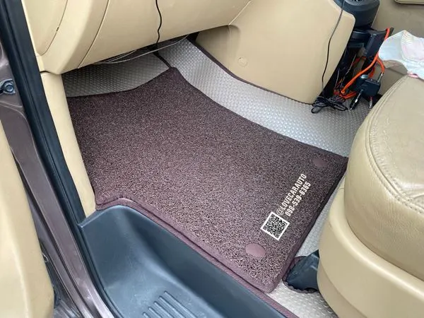 พรมรถรถตู้ Hyundai H1 Deluxe ดัดแปลง pvc น้ำตาล