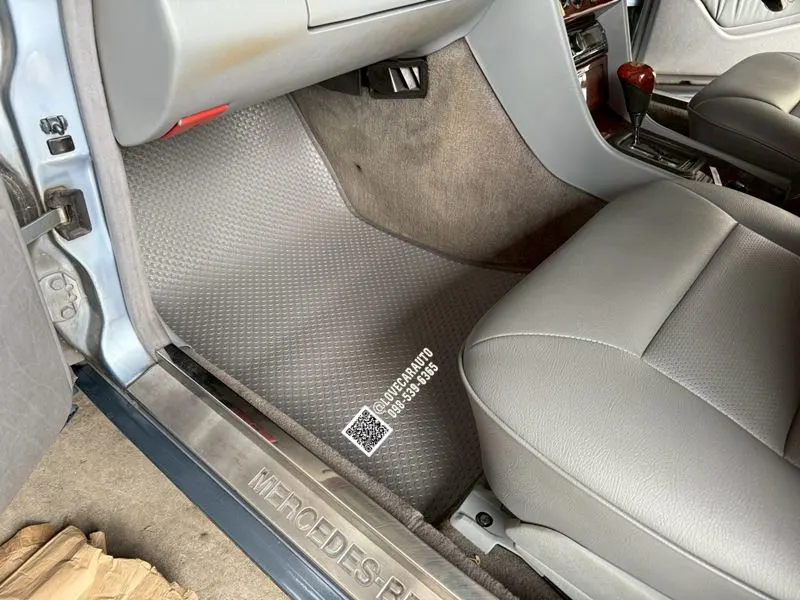 พรมกระดุมรถยนต์ Benz E220 w124 Pvc กระดุมเล็กสีเทา