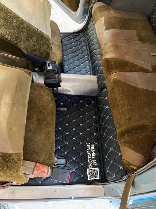 พรมปูพื้นรถยนต์ Fiat 500 สีดำด้ายฟ้า