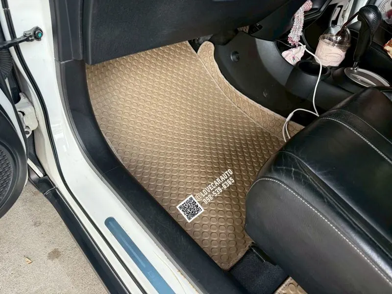 พรมกระดุม ปูพื้นรถยนต์ Honda BRV 7ที่นั่ง กระดุมสีครีม