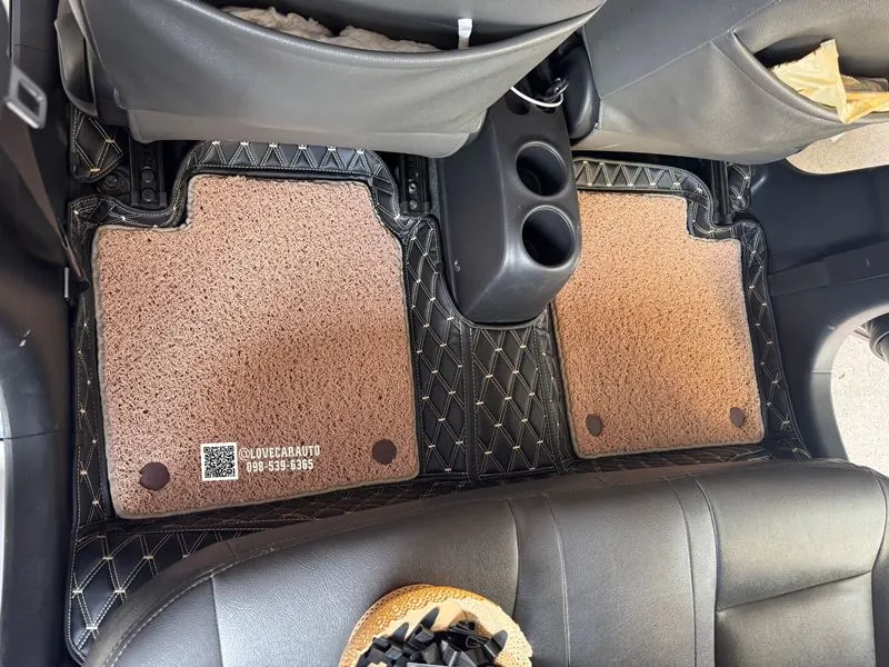 พรมปูพื้นรถยนต์ 7D Nissan almera 2013 ด้ายคู่ สีดำด้ายคู่+ ไวนิลสีครีม