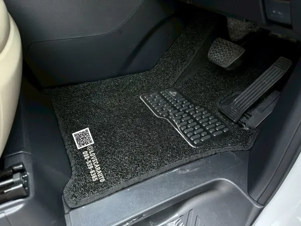 พรมปูพื้นรถยนต์ Toyota Alphard ไวนิลสีดำ