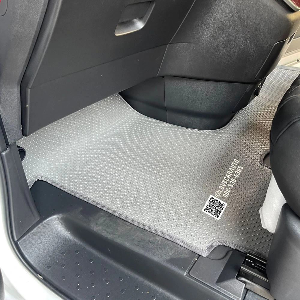 พรมปูพื้นรถยนต์ Nissan SERENA S-Hybrid Highway Star (C27) กระดุมเล็กสีเทา