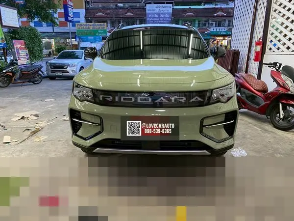 พรมปูพื้นรถยนต์6D Geely Riddara สีเขียวด้ายทอง เสริมดักฝุ่นสีครีม