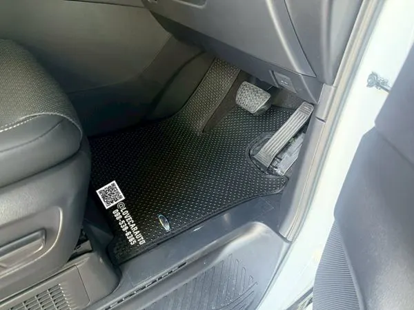 พรมรถตู้ Toyota Vellfire 2025 Pvc กระดุมเล็กสีดำ