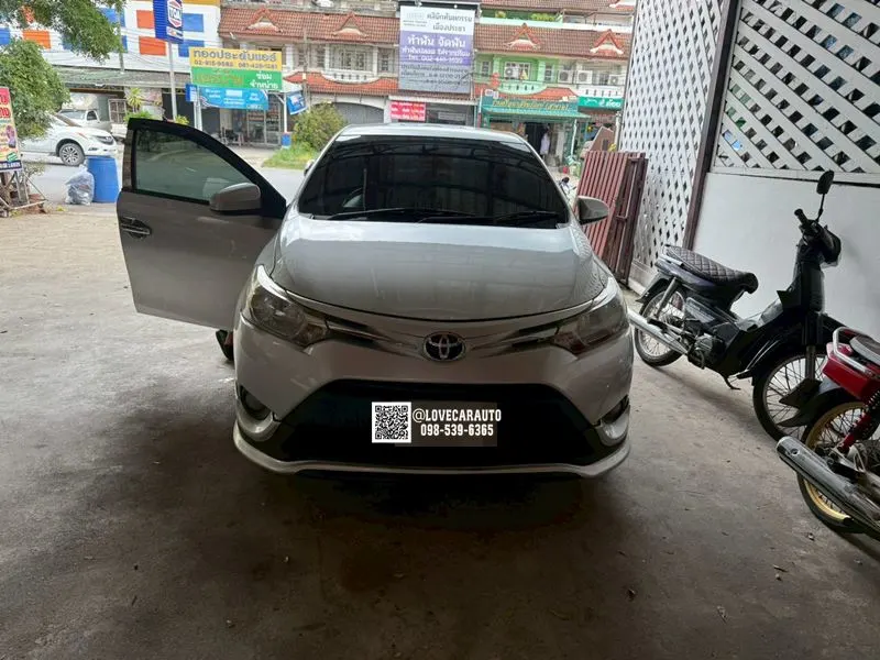 พรมปูพื้นรถยนต์ 6D Toyota Vios 2013 เคฟล่าสีดำด้ายทอง