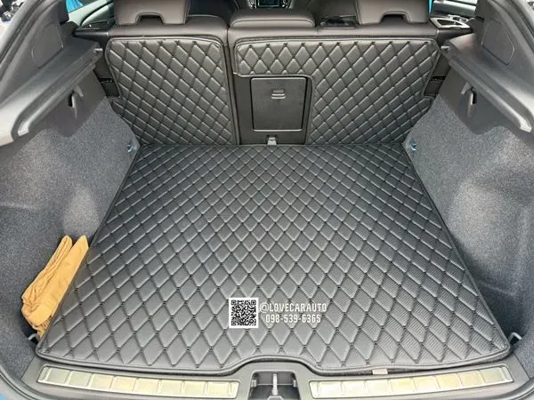 พรมปูพื้นรถยนต์ 7D Volvo C40 พรม6D สีดำด้ายดำลายแคฟล่า+ กระดุมเล็กสีดำ