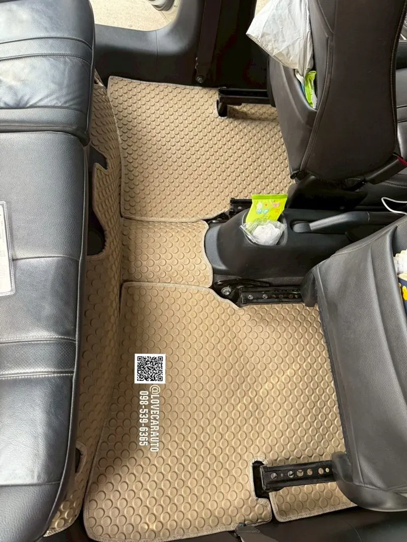 พรมกระดุม ปูพื้นรถยนต์ Honda BRV 7ที่นั่ง กระดุมสีครีม