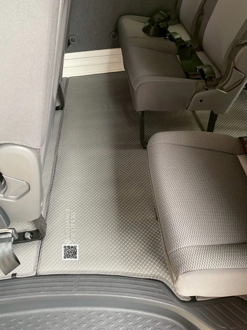 พรมรถตู้ Toyota Commuter 2025 กระดุมเล็ก pvc สีเทา