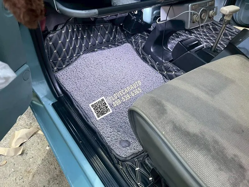 พรมปูพื้นรถยนต์ 7D Nissan PAO ด้ายคู่ สีดำด้ายทอง+ไวนิลเทาVVIP