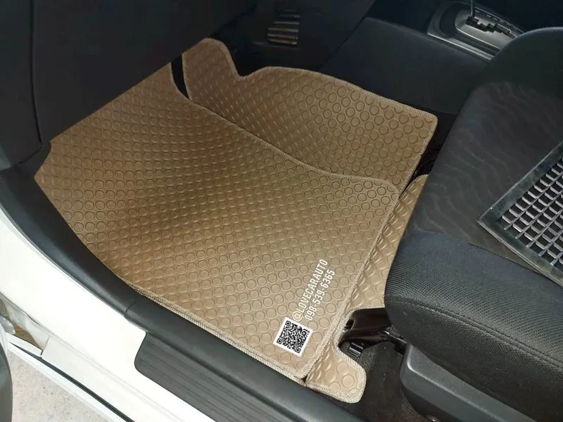 พรมกระดุมปูพื้นรถยนต์ TOYOTA AVANZA กระดุมสีครีม