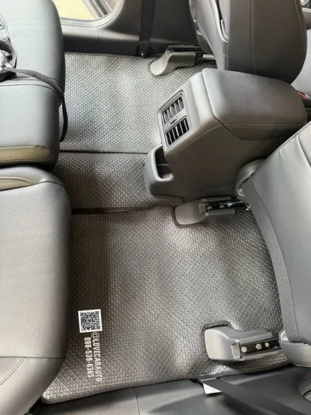 พรมปูพื้นรถยนต์ Honda HRV 2025 กระดุมเล็กสีดำ