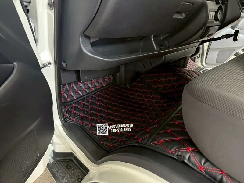 พรมรถยนต์ 6D Toyota Hiace VVIP ด้ายคู่ สีดำด้ายแดง