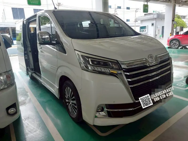 พรมรถตู้ TOYOTA Majesty 2024 กระดุมดำ