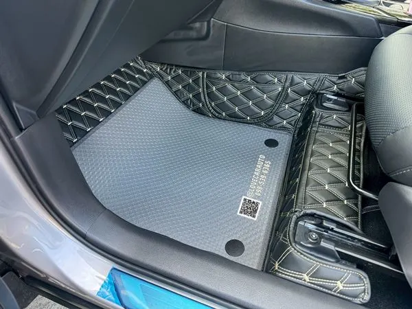 พรมรถยนต์7D Toyota corolla cross พรมVVIpด้ายคู่สีดำด้ายทอง+กระดุมเล็กPVCสีเทา