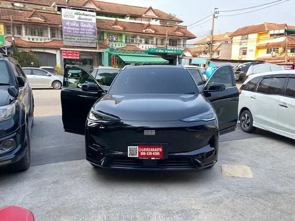 พรมปูพื้นรถยนต์ GEELY EX5 สีดำด้ายดำ ลายเคฟล่า