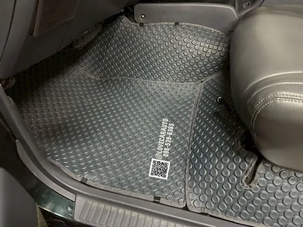 พรมปูพื้นรถยนต์ Toyota Land cruiser vx80 พรมกระดุมใหญ่สีเทา