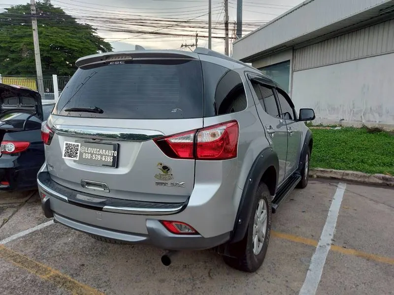 พรมปูพื้นรถยนต์ Isuzu MuX 2016 สีน้ำตาลเข้มด้ายคู่