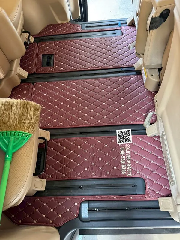 พรมปูพื้นรถยนต์ 7D Hyundai H1 Elite 2019 สีแดงเลือดหมู + ไวนิลสีครีม